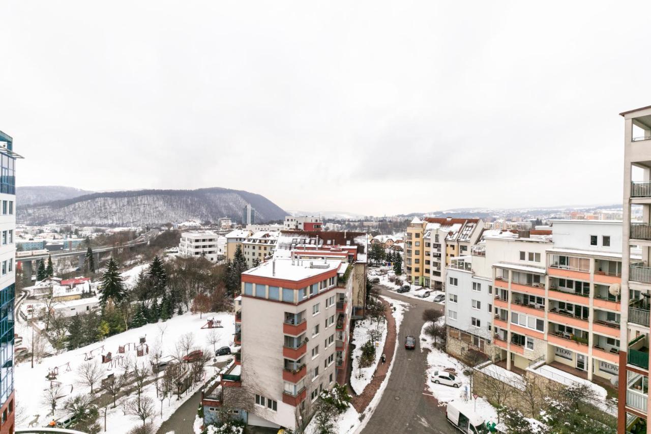 Alure Residences 3 & 24H Self Check-In, Parking In The Garage In The Apartment Building Included, New Building, Terrace, Green Location With A Forest Park With A Lake, Children'S Playground Banská Bystrica Eksteriør bilde