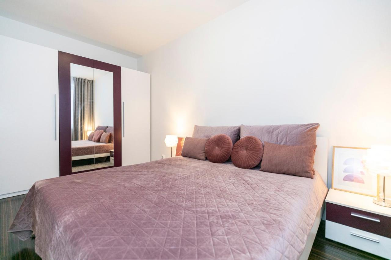 Alure Residences 3 & 24H Self Check-In, Parking In The Garage In The Apartment Building Included, New Building, Terrace, Green Location With A Forest Park With A Lake, Children'S Playground Banská Bystrica Eksteriør bilde