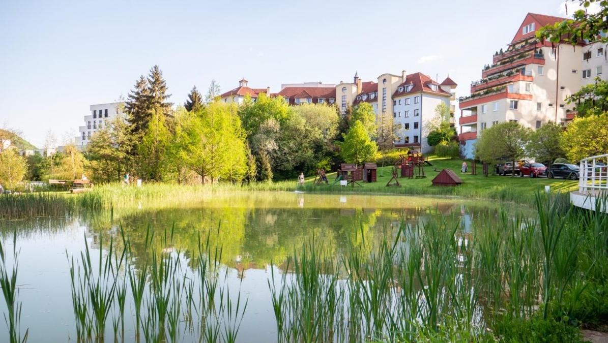 Alure Residences 3 & 24H Self Check-In, Parking In The Garage In The Apartment Building Included, New Building, Terrace, Green Location With A Forest Park With A Lake, Children'S Playground Banská Bystrica Eksteriør bilde